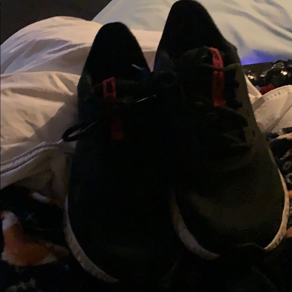 Nike shoes - Picture 2 of 5